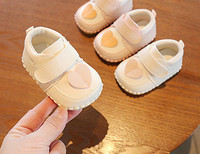 Βρεφικά παπούτσια από οικολογικό δέρμα με τρισδιάστατο στοιχείο