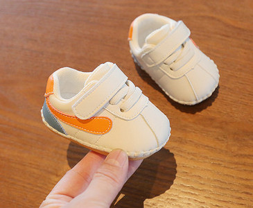 Βρεφικά δερμάτινα παπούτσια με κούμπωμα velcro