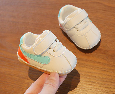 Βρεφικά δερμάτινα παπούτσια με κούμπωμα velcro