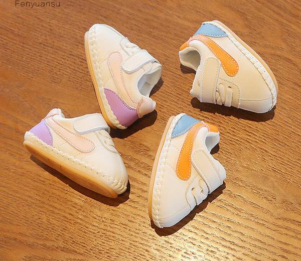 Βρεφικά δερμάτινα παπούτσια με κούμπωμα velcro