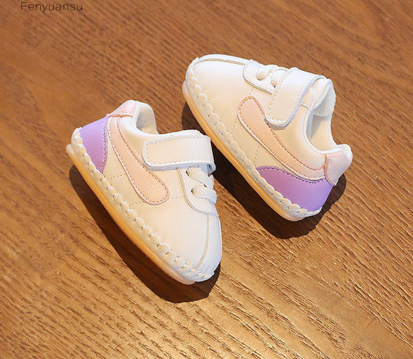 Βρεφικά δερμάτινα παπούτσια με κούμπωμα velcro