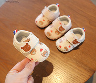 Βρεφικά παπούτσια με στάμπα αρκούδας και κούμπωμα με velcro