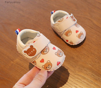 Βρεφικά παπούτσια με στάμπα αρκούδας και κούμπωμα με velcro