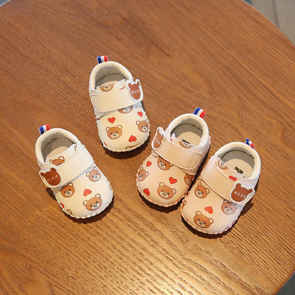 Βρεφικά παπούτσια με στάμπα αρκούδας και κούμπωμα με velcro