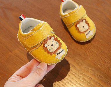 Βρεφικά παπούτσια από οικολογικό δέρμα σε τρία χρώματα