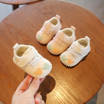 Бебешки обувки за момичета с сърца