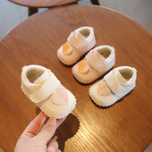 Βρεφικά παπούτσια φθινοπώρου-χειμώνα με κέντημα καρδιάς