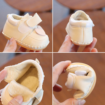 Есенно-зимни бебешки обувки с бродерия сърце