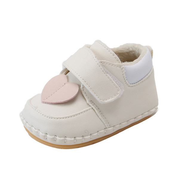 Βρεφικά παπούτσια φθινοπώρου-χειμώνα με κέντημα καρδιάς