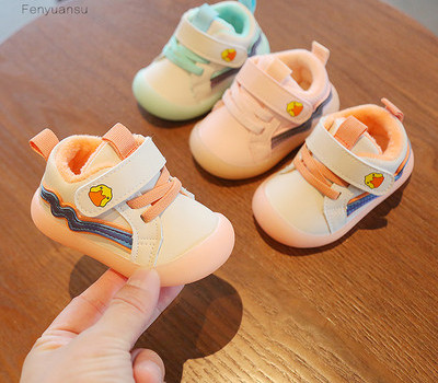 Бебешки зимни  обувки с връзки 