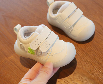 Бебешки обувки от еко кожа с велкро лепенки и  надпис