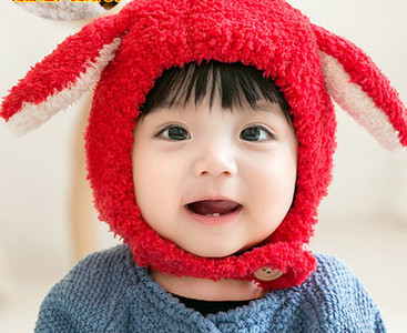 Baba plüss sapka fülekkel