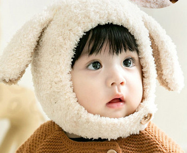 Baba plüss sapka fülekkel