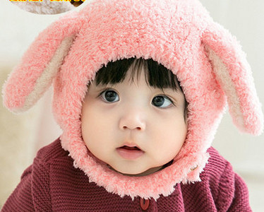 Baba plüss sapka fülekkel