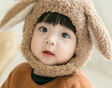 Baba plüss sapka fülekkel