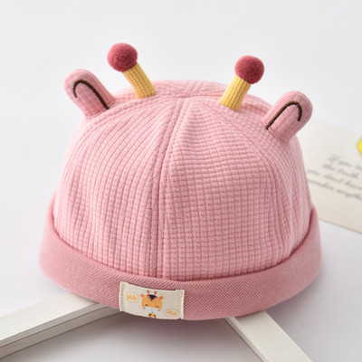 Bērnu cepure ar ausīm un izšuvumiem