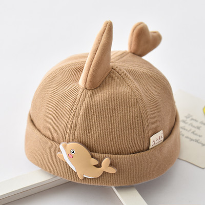 Bērnu cepure ar ausīm un izšuvumiem