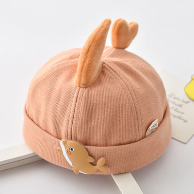 Bērnu cepure ar ausīm un izšuvumiem