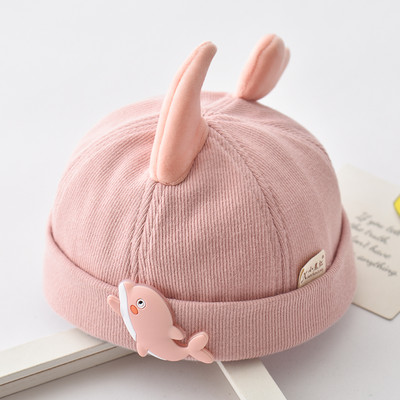 Bērnu cepure ar ausīm un izšuvumiem