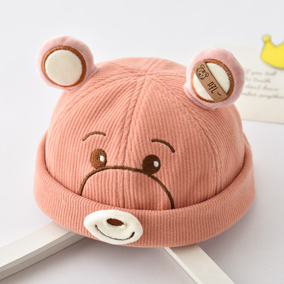 Bērnu cepure ar ausīm un izšuvumiem