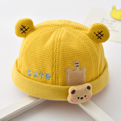 Bērnu cepure ar ausīm un izšuvumiem