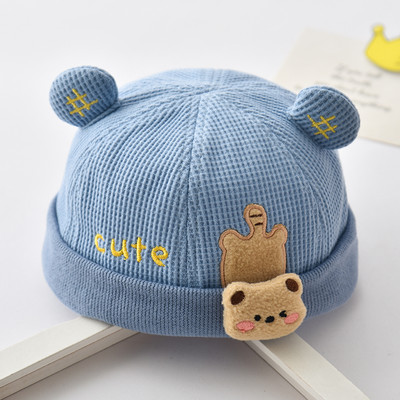 Bērnu cepure ar ausīm un izšuvumiem