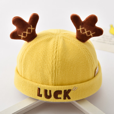 Bērnu cepure ar ausīm un izšuvumiem