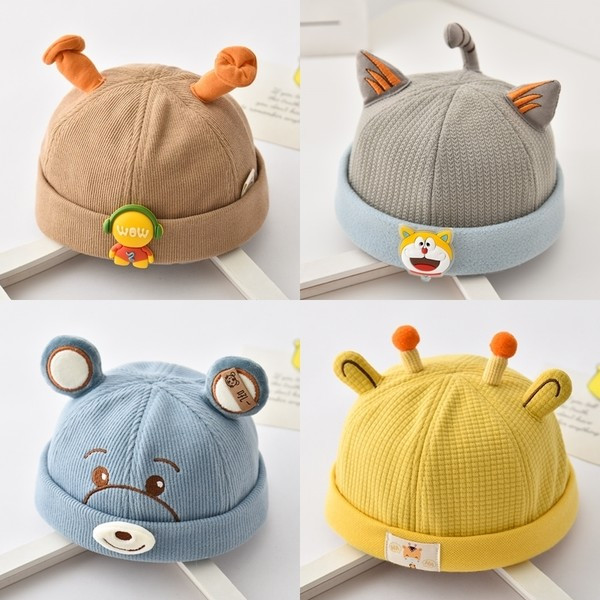 Bērnu cepure ar ausīm un izšuvumiem