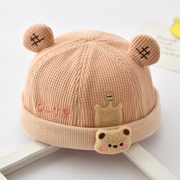 Bērnu cepure ar ausīm un izšuvumiem