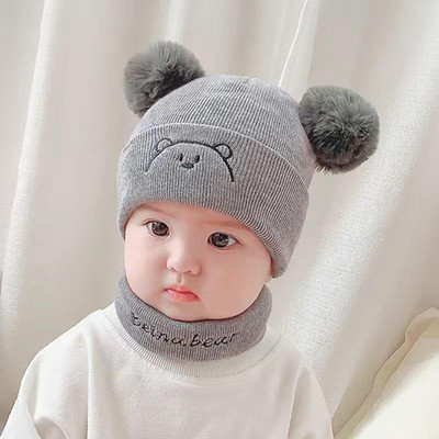 Žieminė kūdikio kepurė-šalikas su išsiuvinėtomis raidėmis