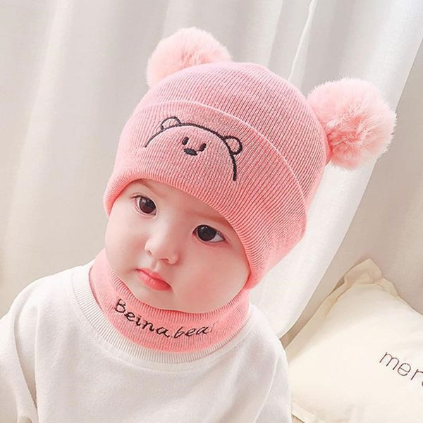 Žieminė kūdikio kepurė-šalikas su išsiuvinėtomis raidėmis