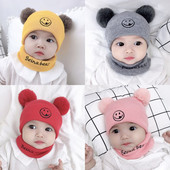 Őszi-téli kötött baba sapka pomponokkal