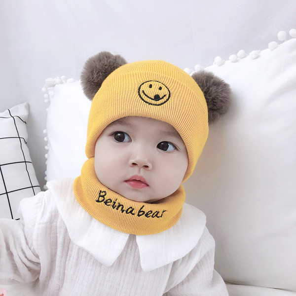 Őszi-téli kötött baba sapka pomponokkal