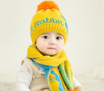 Bērnu trikotāžas cepures un šalles komplekts