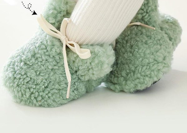 Mazuļu plīša čības ar šņorēm