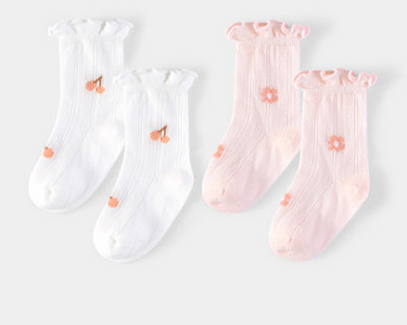 Hímzéssel vagy fürtökkel ellátott baba zokni lányoknak