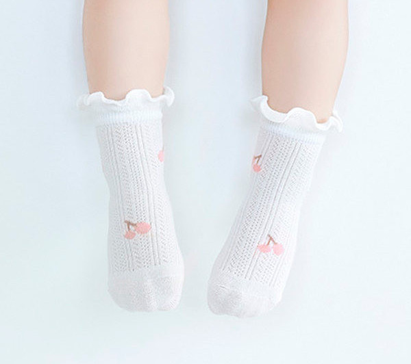 Hímzéssel vagy fürtökkel ellátott baba zokni lányoknak