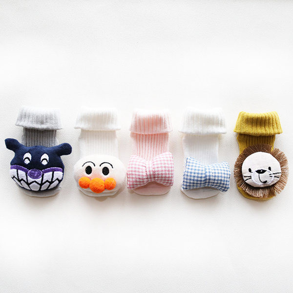 Hosszú zokni babáknak 3D elemmel