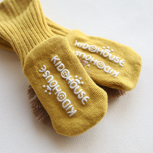 Hosszú zokni babáknak 3D elemmel