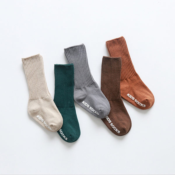 Απλές μακριές βρεφικές κάλτσες