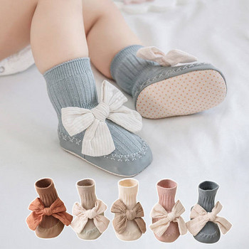 Зимни бебешки чорапи с панделка 