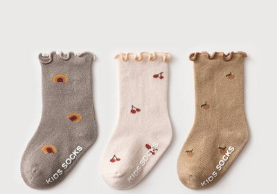 Zīdaiņu zeķītes ar ziedu motīviem