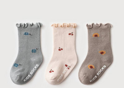 Zīdaiņu zeķītes ar ziedu motīviem