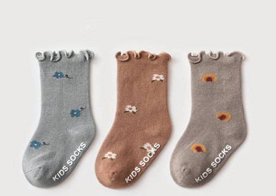 Zīdaiņu zeķītes ar ziedu motīviem