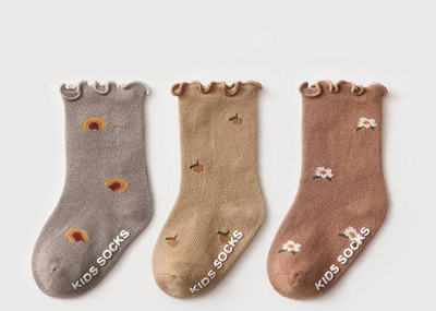 Zīdaiņu zeķītes ar ziedu motīviem