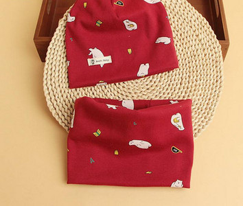 Baba kétrészes sapka és előke szett nyomtatással