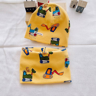 Baba kétrészes sapka és előke szett nyomtatással