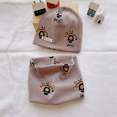 Baba kétrészes sapka és előke szett nyomtatással