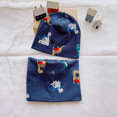 Baba kétrészes sapka és előke szett nyomtatással