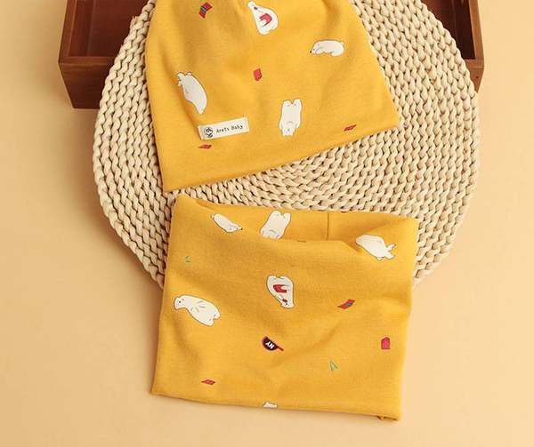 Baba kétrészes sapka és előke szett nyomtatással